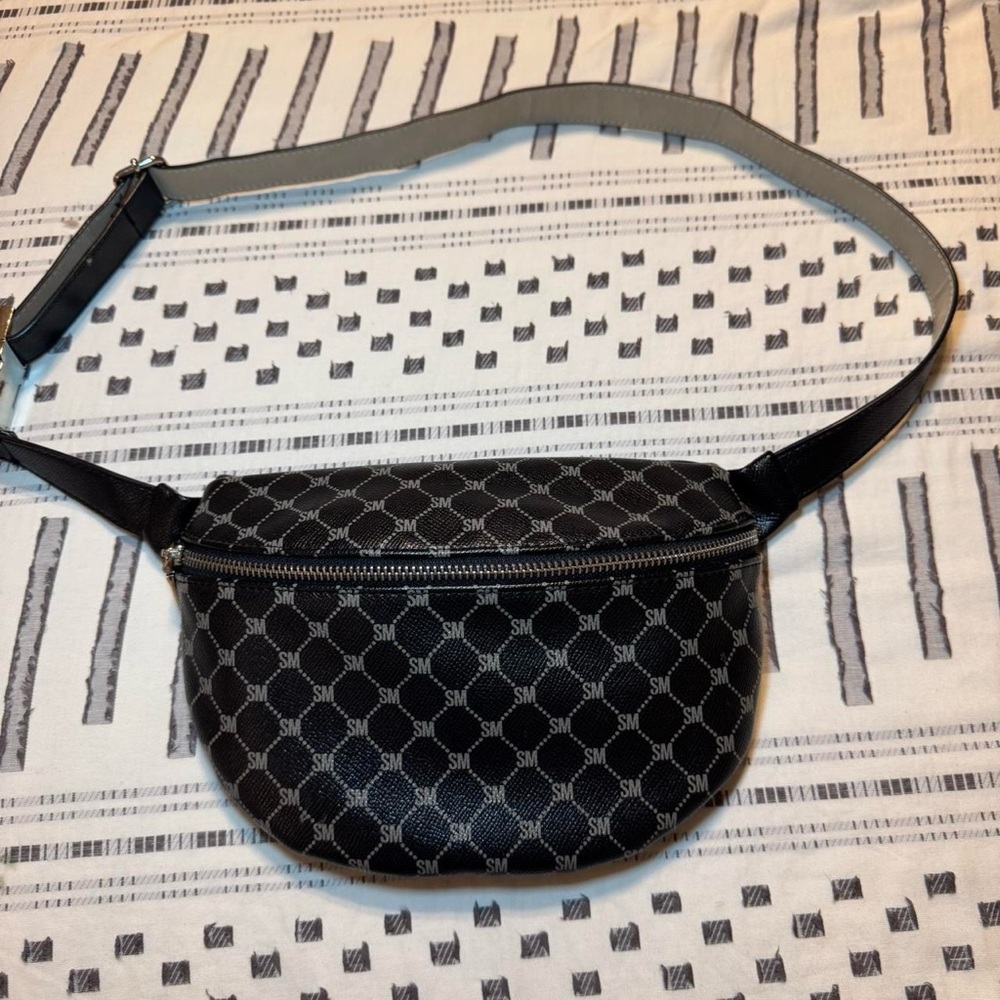 Steve Madden Quilted Black and Gray Travel Bag